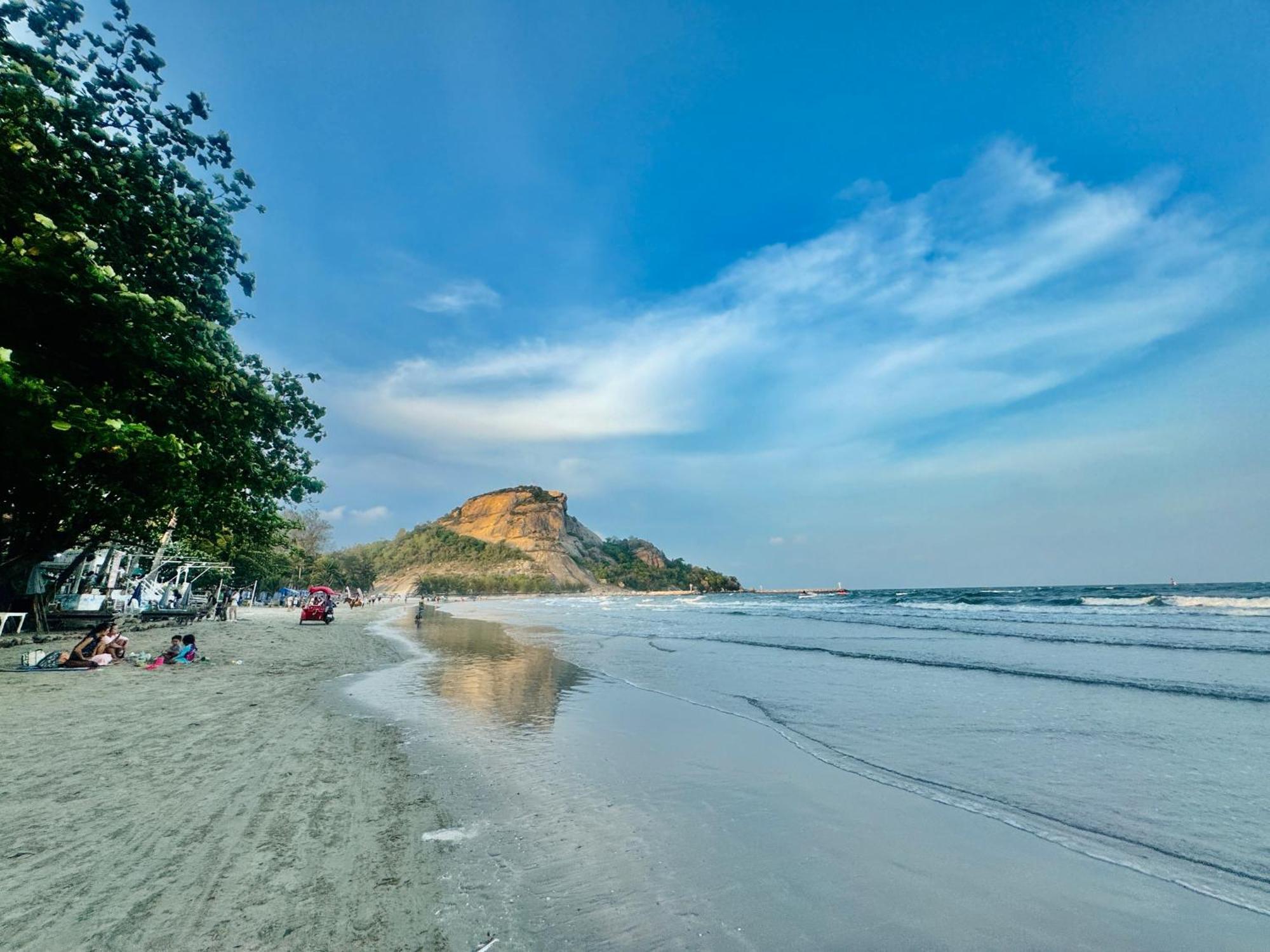 Sea&Mountain View,5 Mins Walk To Famous Beach With King Size Bed Hua Hin Exterior photo