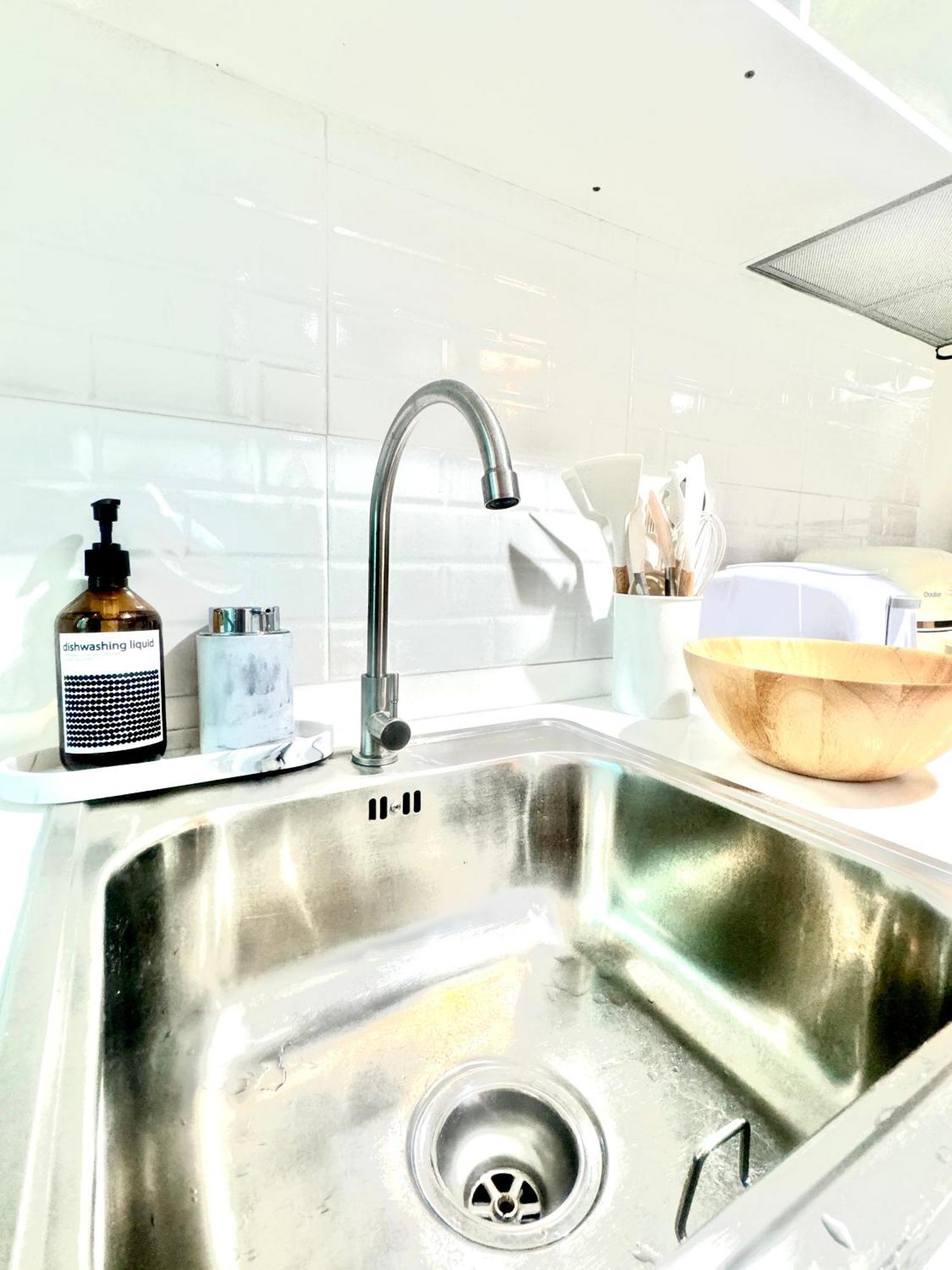 Sea&Mountain View,5 Mins Walk To Famous Beach With King Size Bed Hua Hin Exterior photo