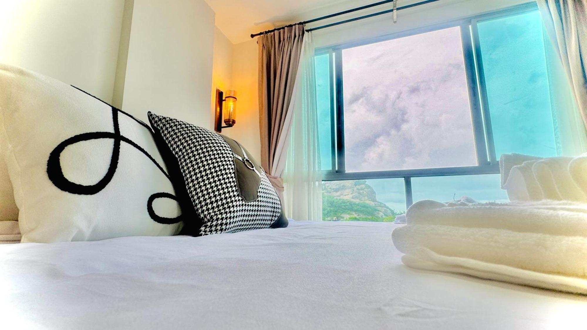 Sea&Mountain View,5 Mins Walk To Famous Beach With King Size Bed Hua Hin Exterior photo