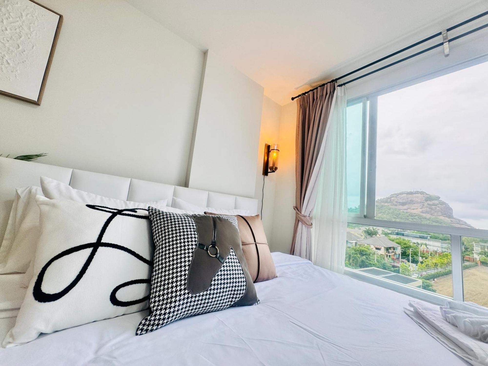 Sea&Mountain View,5 Mins Walk To Famous Beach With King Size Bed Hua Hin Exterior photo