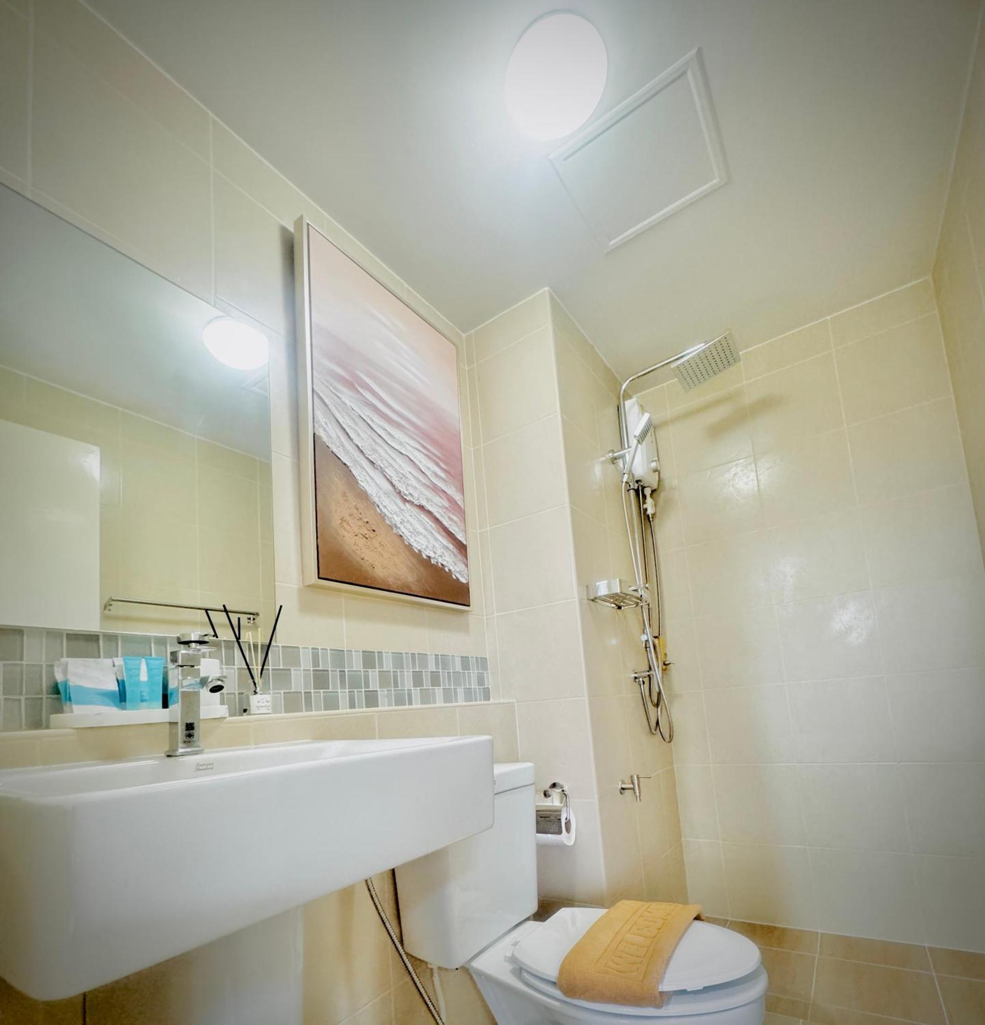 Sea&Mountain View,5 Mins Walk To Famous Beach With King Size Bed Hua Hin Exterior photo