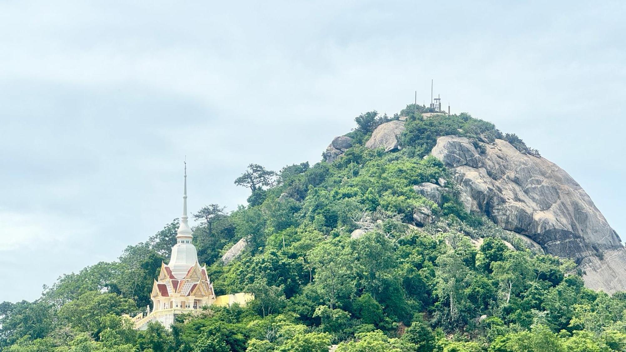 Sea&Mountain View,5 Mins Walk To Famous Beach With King Size Bed Hua Hin Exterior photo