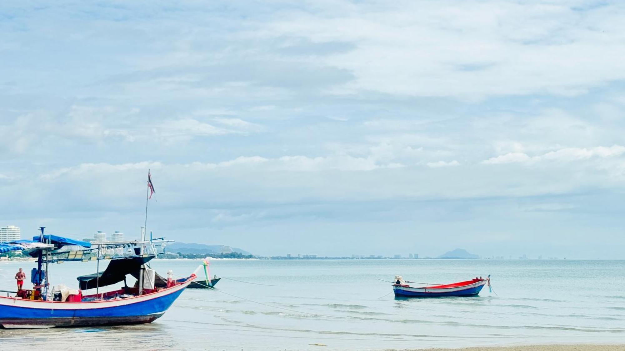 Sea&Mountain View,5 Mins Walk To Famous Beach With King Size Bed Hua Hin Exterior photo