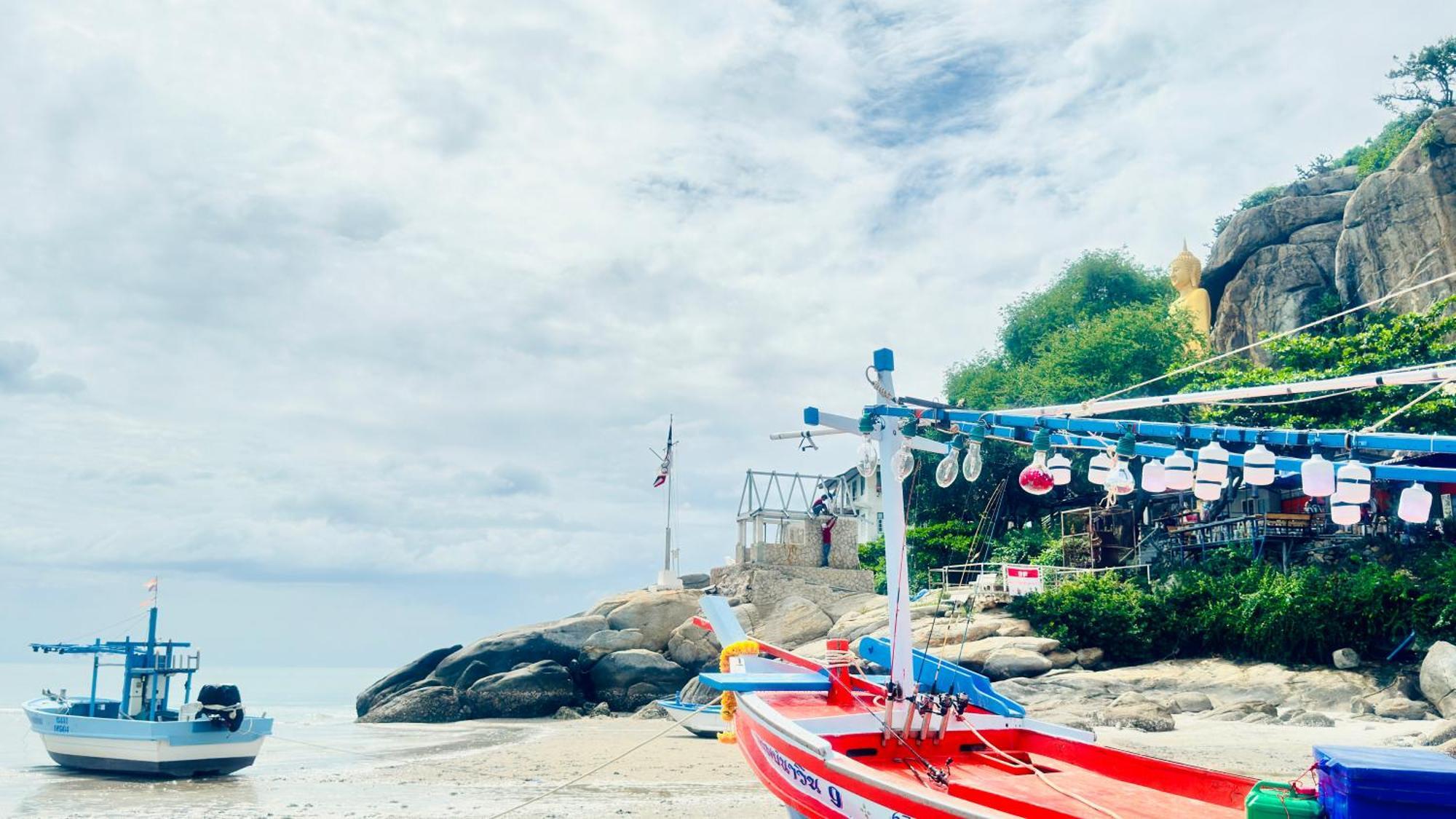 Sea&Mountain View,5 Mins Walk To Famous Beach With King Size Bed Hua Hin Exterior photo