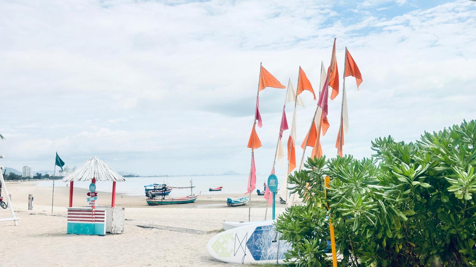 Sea&Mountain View,5 Mins Walk To Famous Beach With King Size Bed Hua Hin Exterior photo