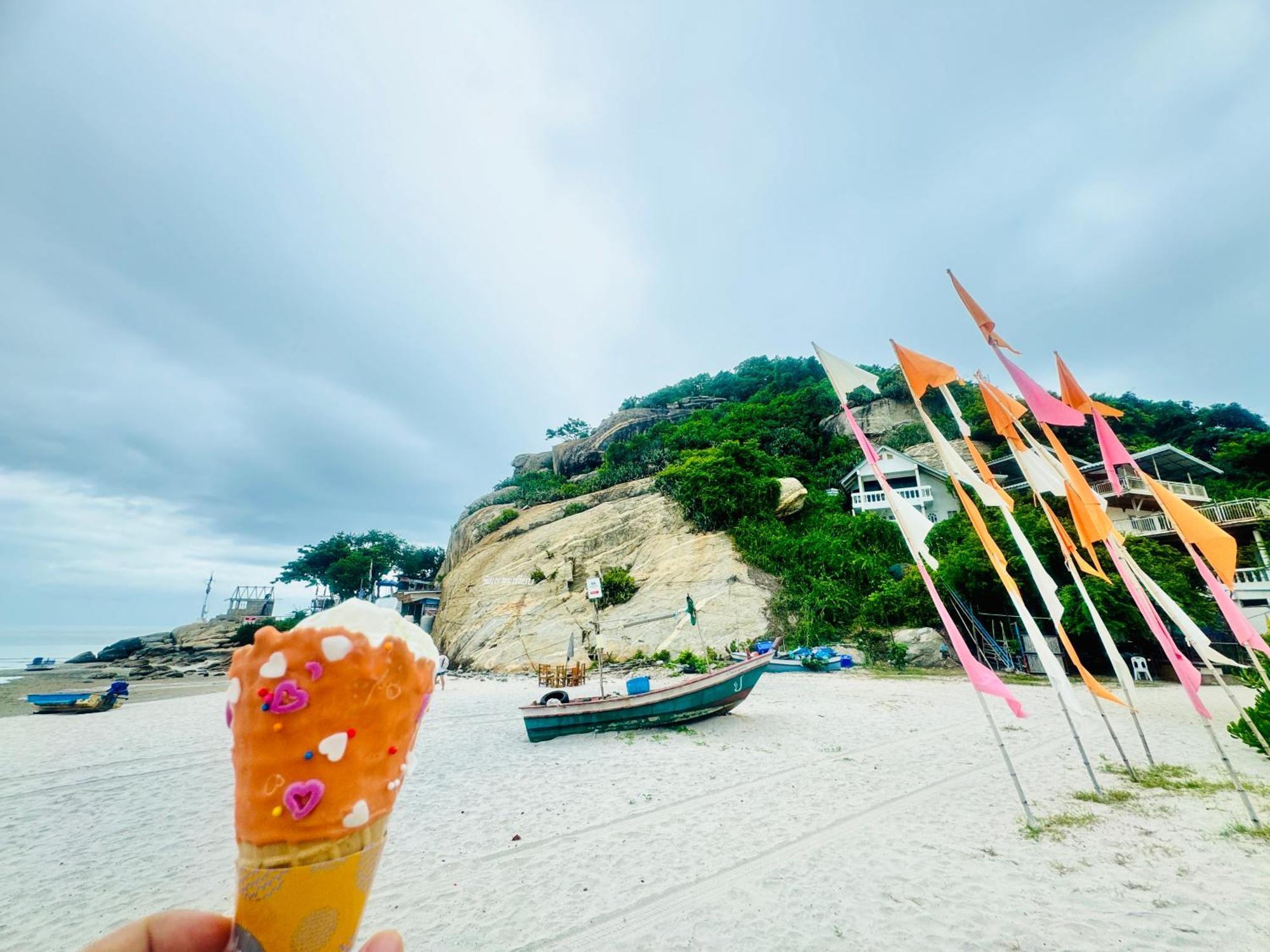 Sea&Mountain View,5 Mins Walk To Famous Beach With King Size Bed Hua Hin Exterior photo